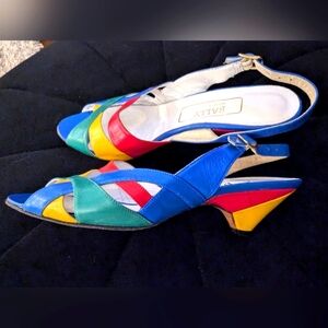 Vintage 80s color block leather, peep toe, sling back, low heel pumps. Sz 5 1/2